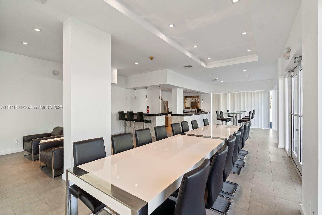 VANTAGE VIEW CONDO - Residential