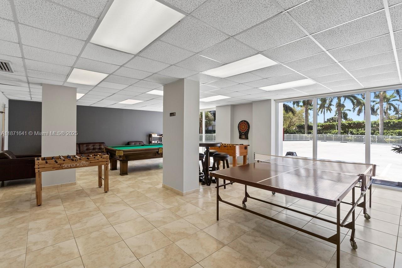 VANTAGE VIEW CONDO - Residential