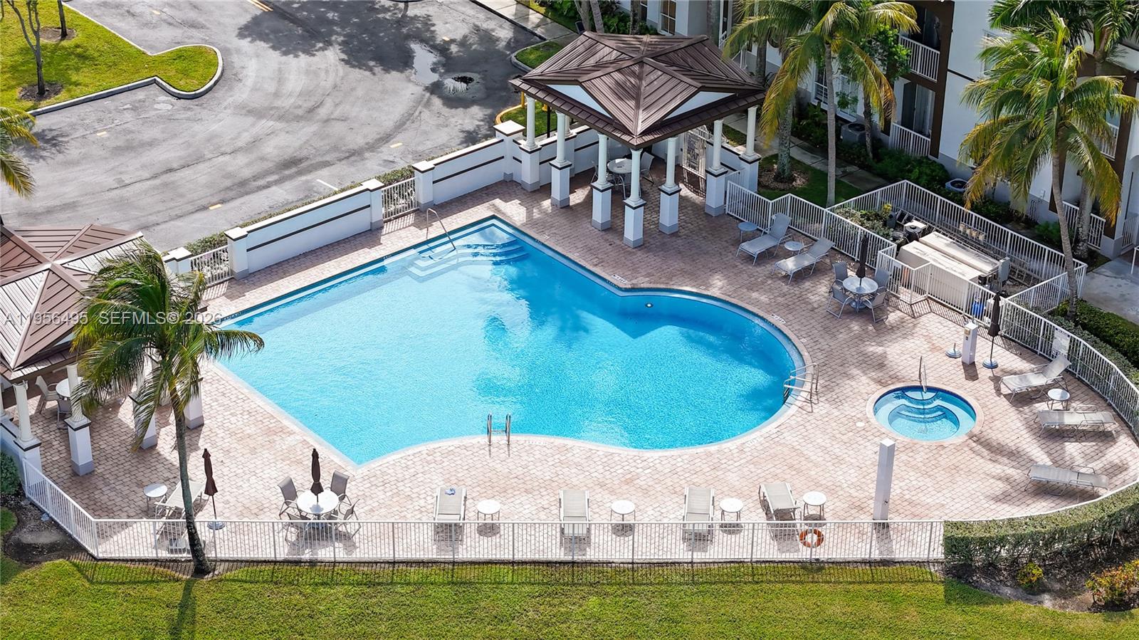 COURTYARDS THREE CONDO - Residential