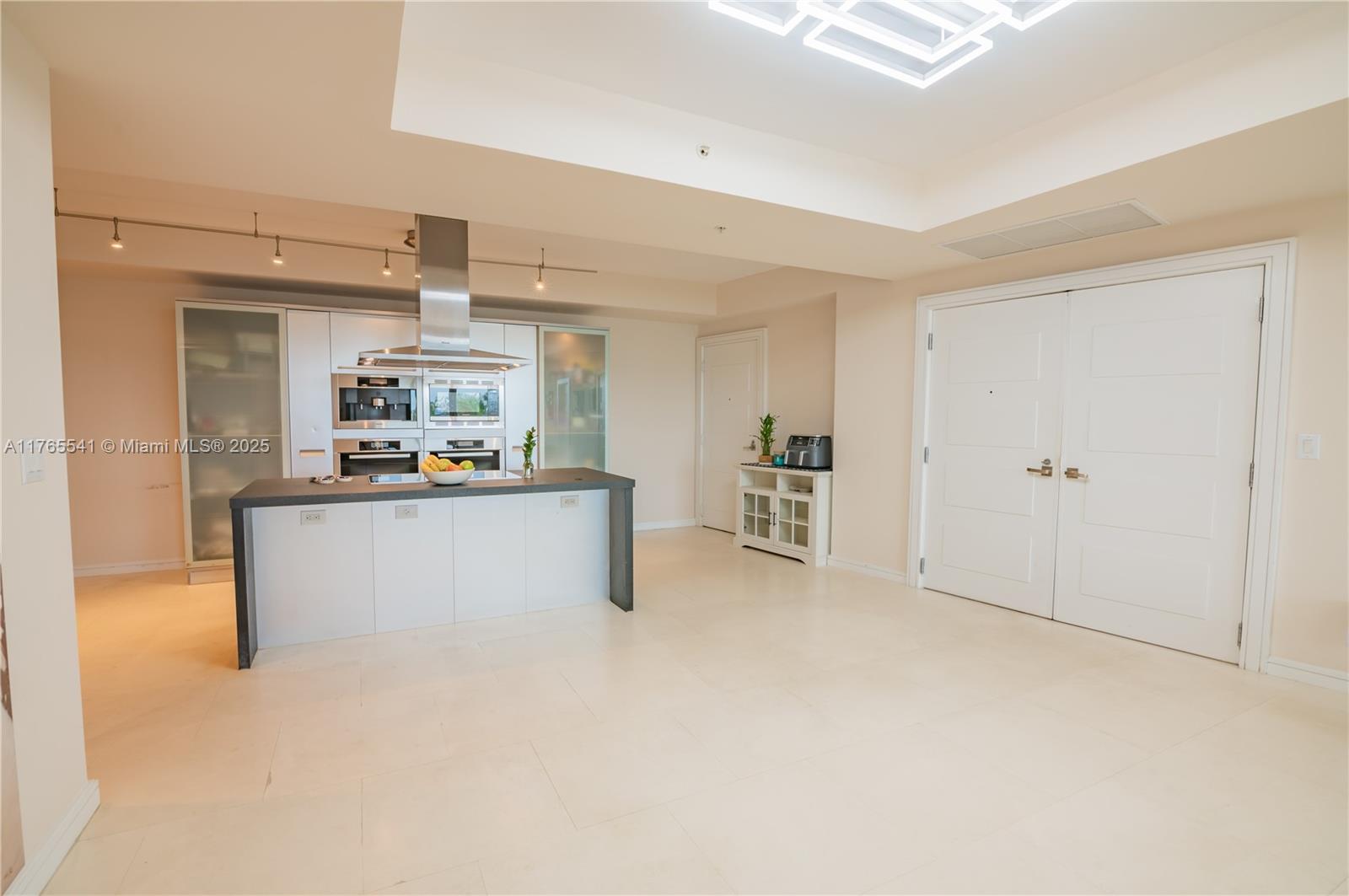 TRUMP ROYALE CONDO - Residential