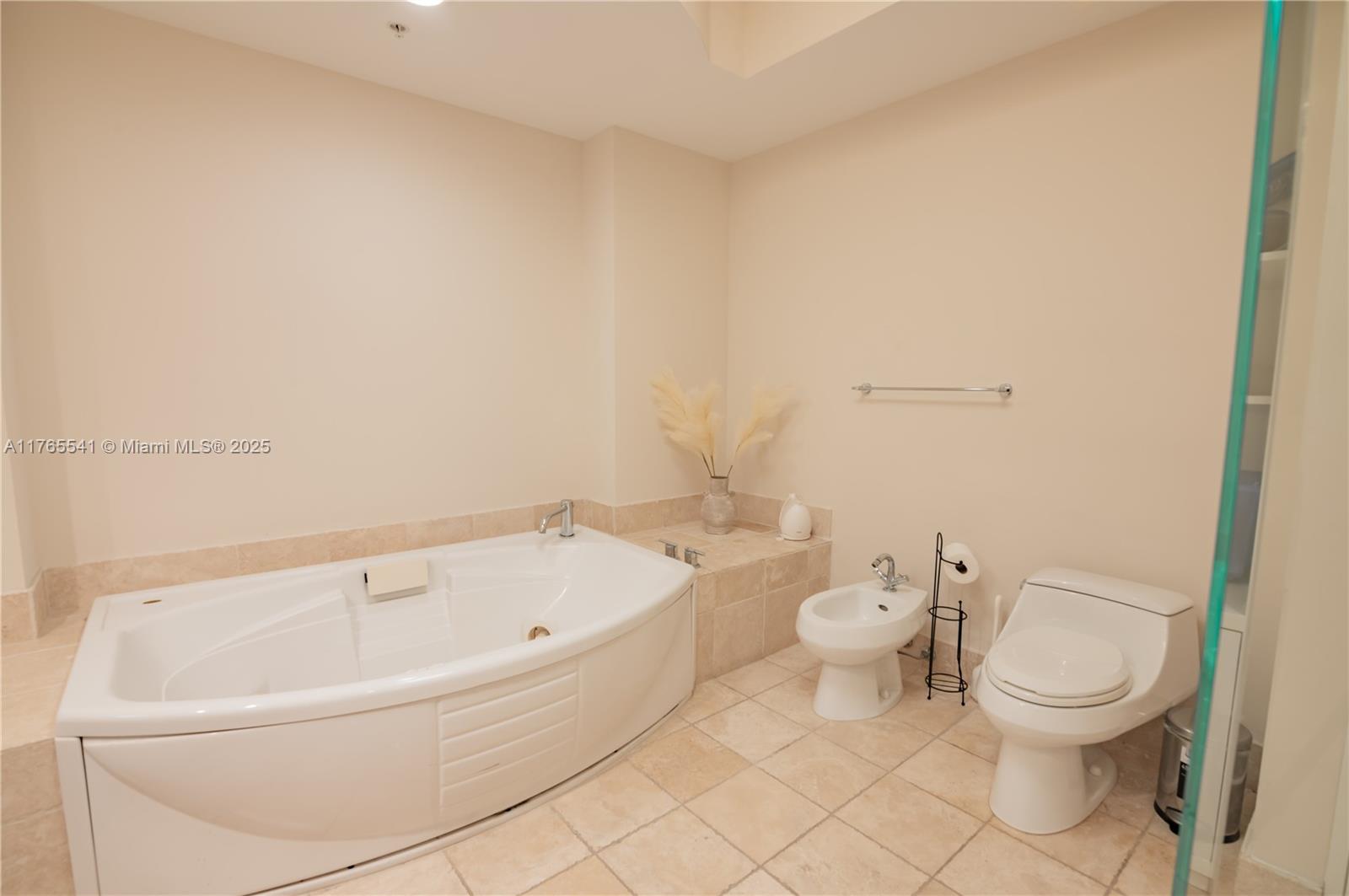 TRUMP ROYALE CONDO - Residential