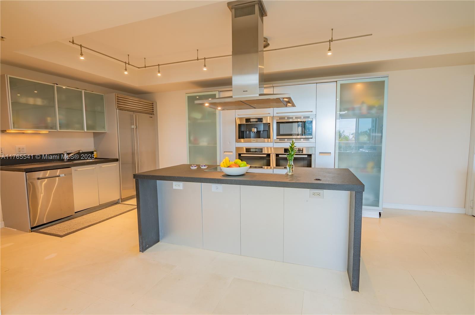 TRUMP ROYALE CONDO - Residential