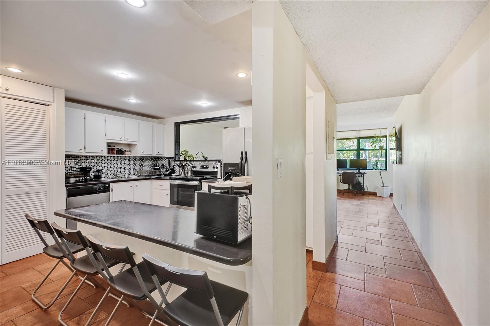 20441 Ne 30th Ave 116-9, Aventura, Miami-Dade County, Florida - 3 Bedrooms  
2 Bathrooms - 