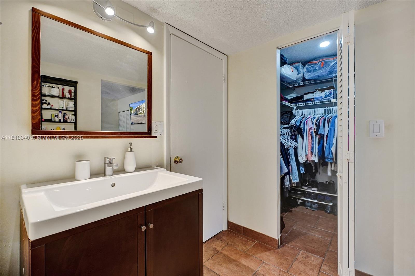 VILLA DORADA CONDO NO 2 - Residential