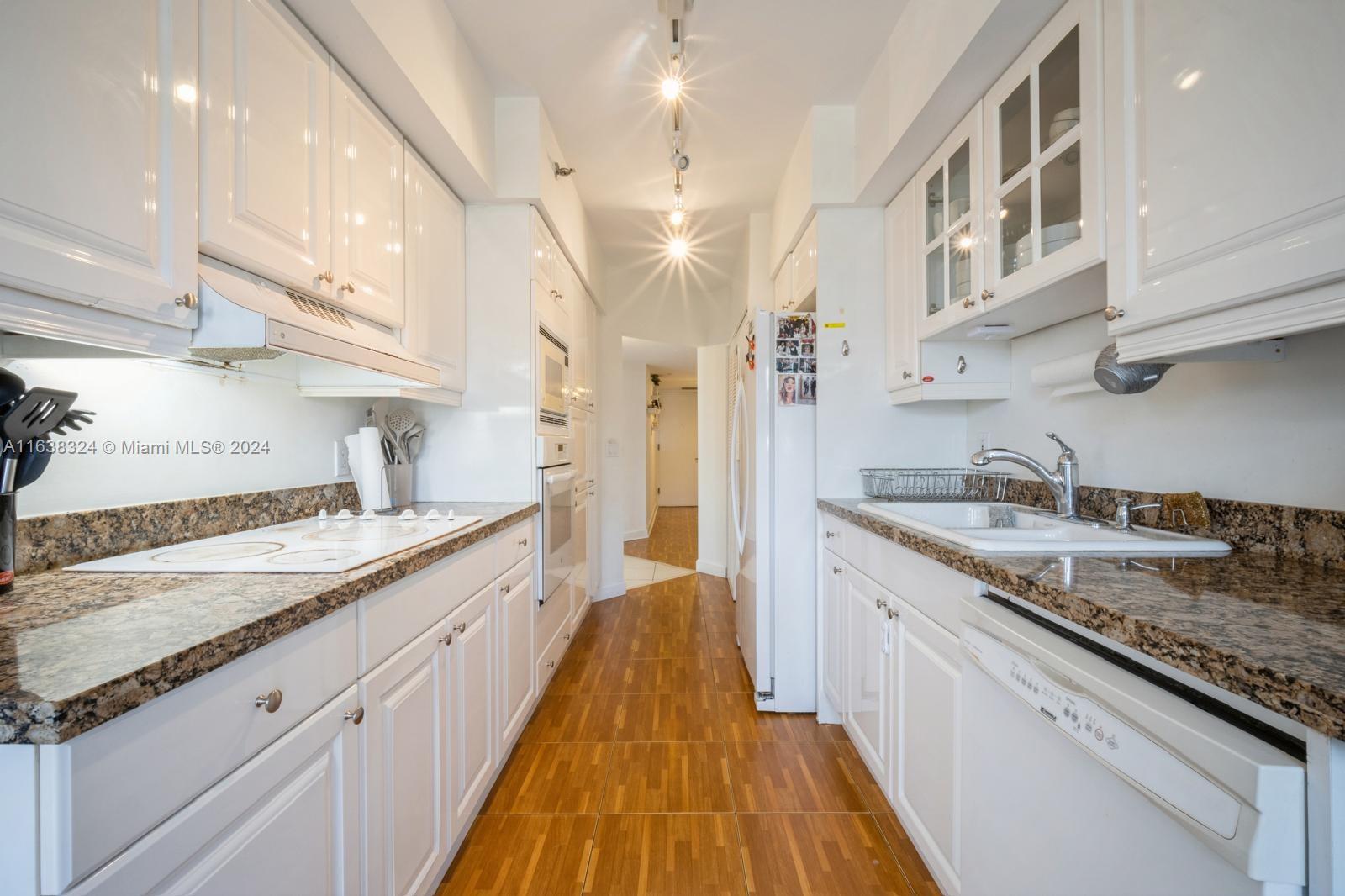 MIRAGE CONDO - Residential