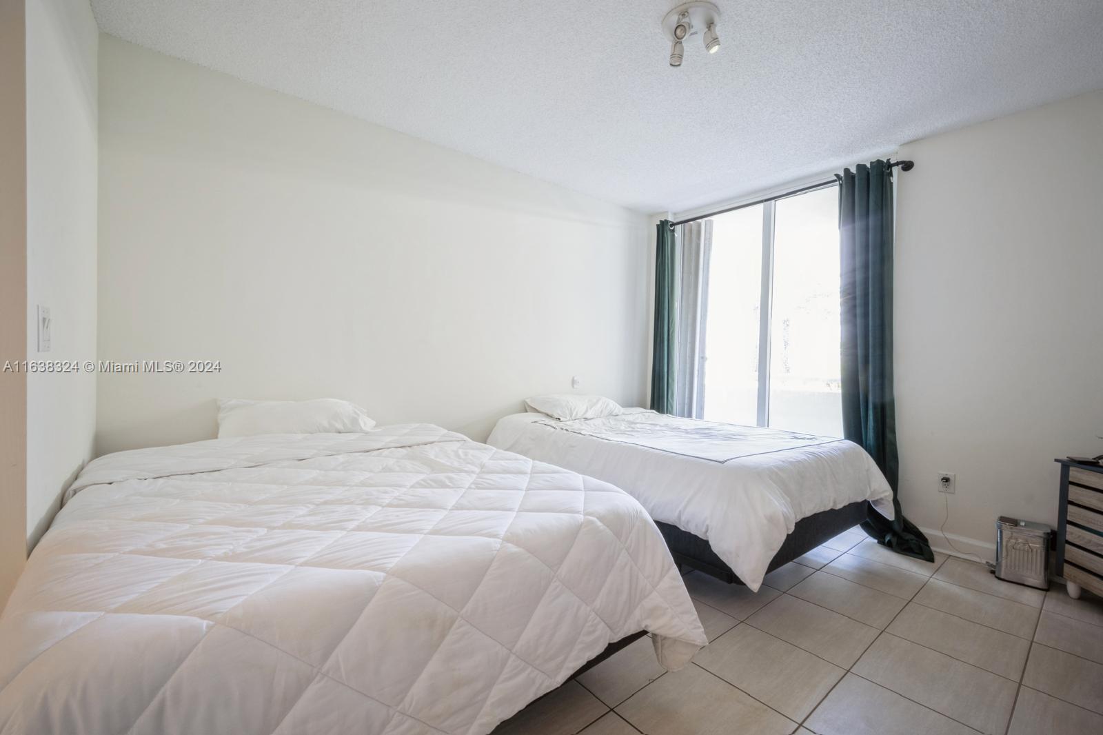 MIRAGE CONDO - Residential