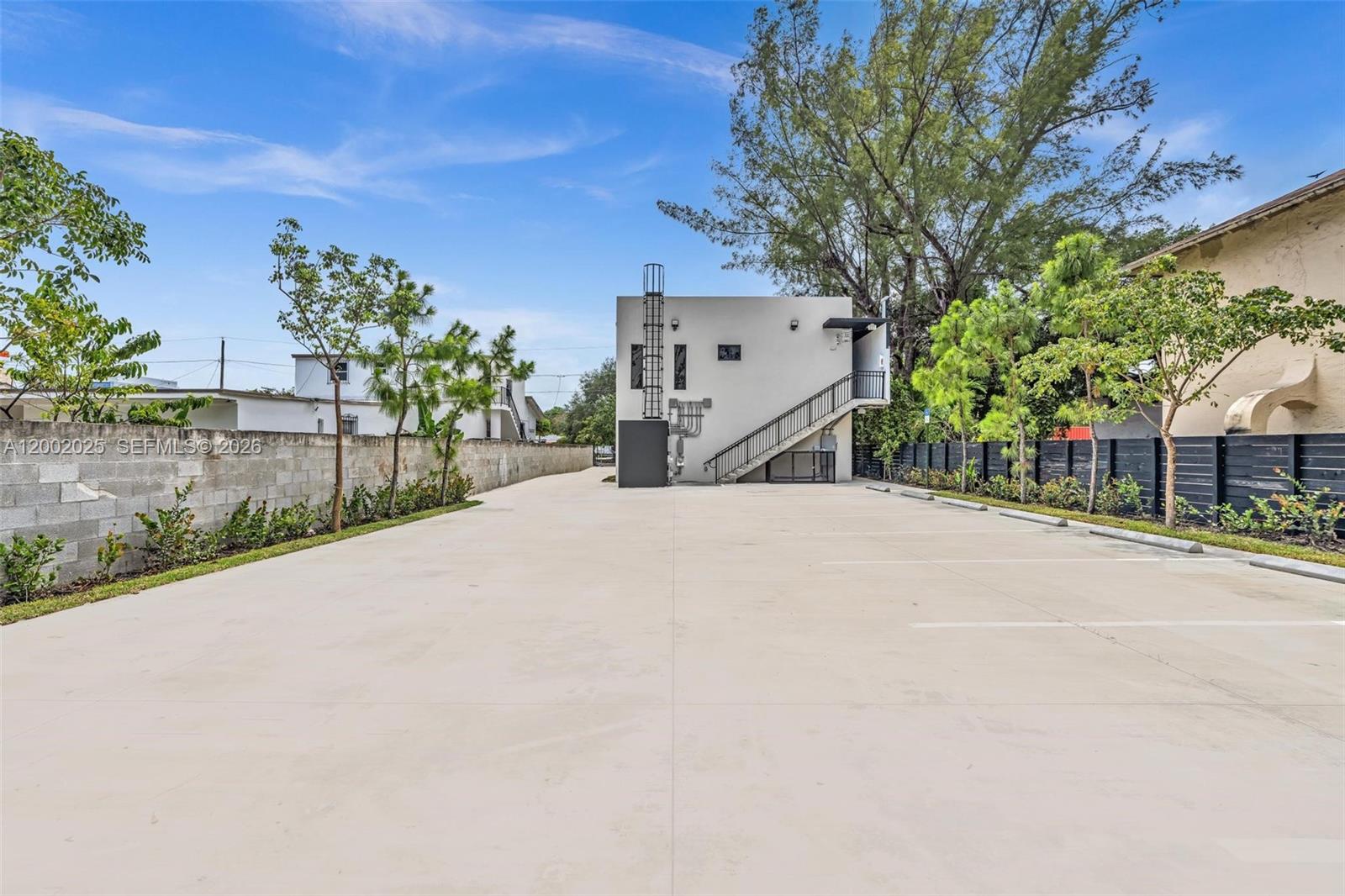 DE LEON PARK - Residential Lease