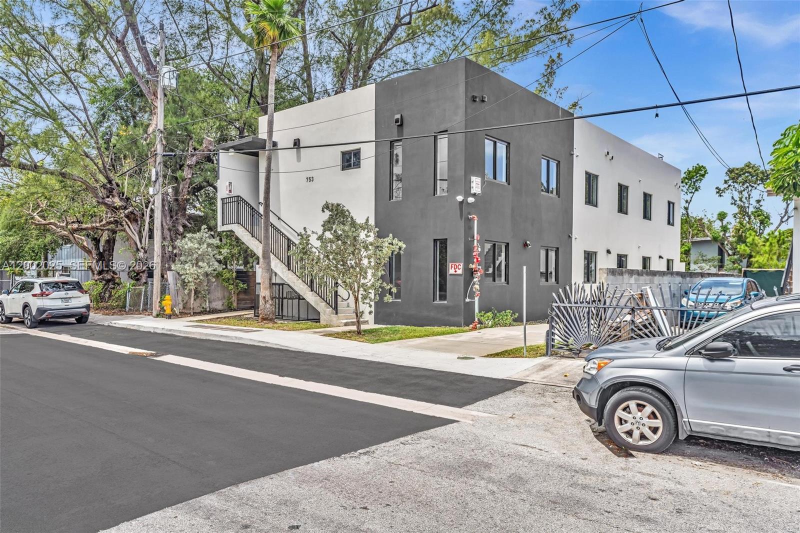 DE LEON PARK - Residential Lease