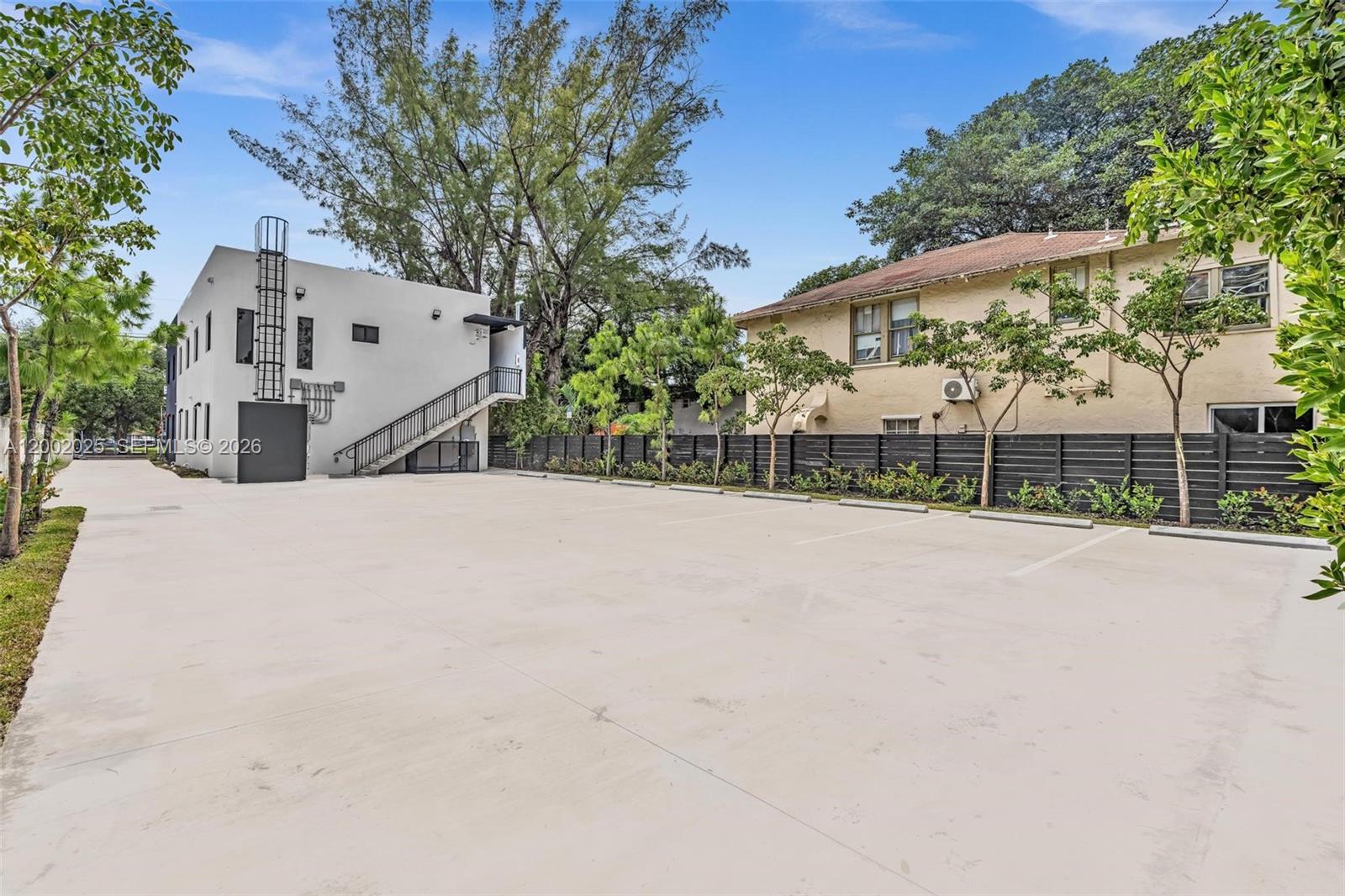 DE LEON PARK - Residential Lease