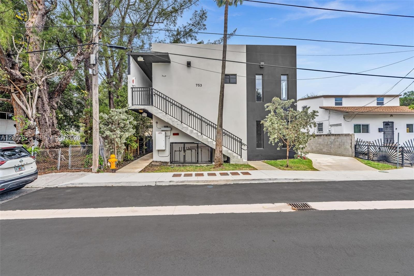 DE LEON PARK - Residential Lease