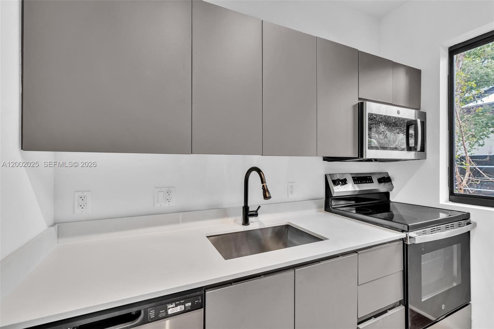 DE LEON PARK - Residential Lease