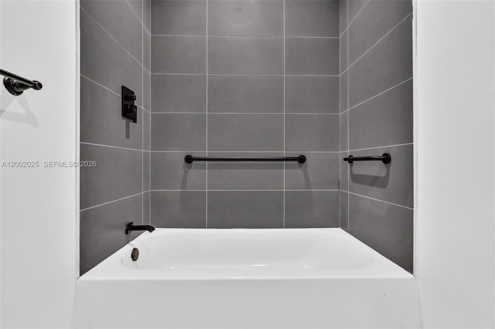 DE LEON PARK - Residential Lease