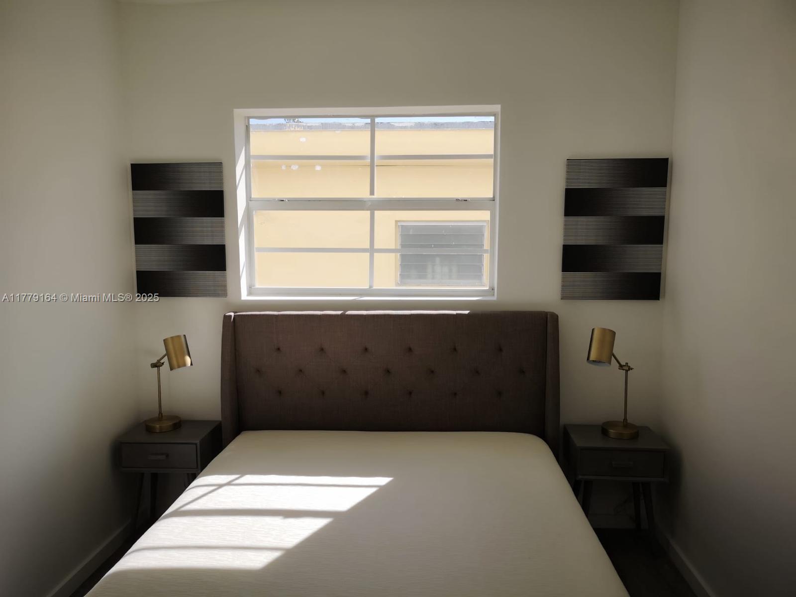 FIRST DECO CONDO - Residential