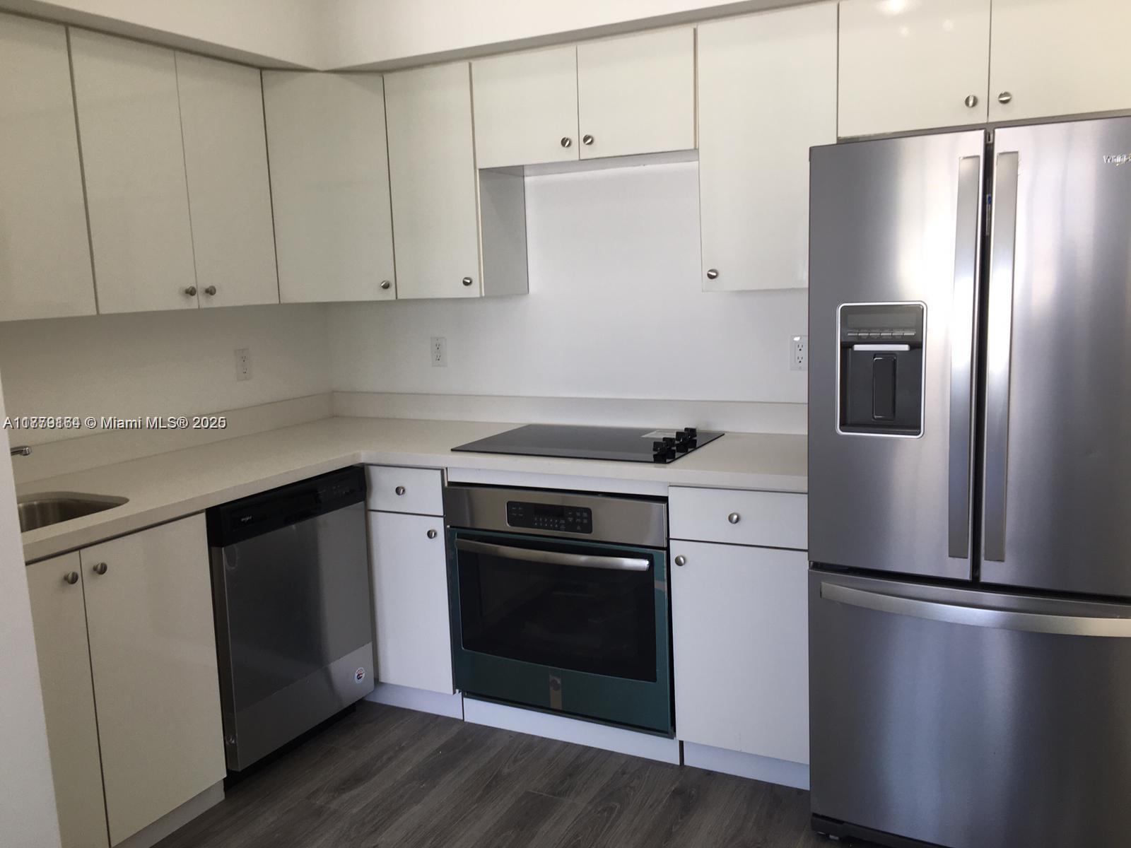FIRST DECO CONDO - Residential