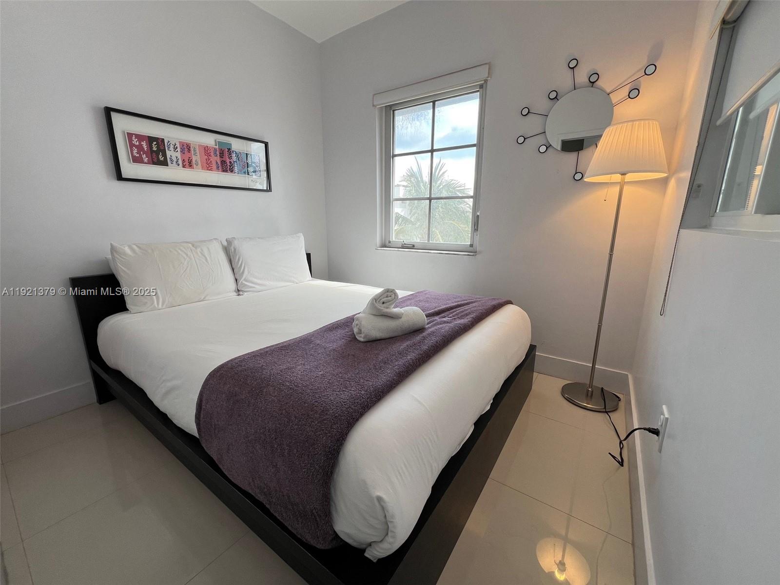 1100 Collins Ave 303