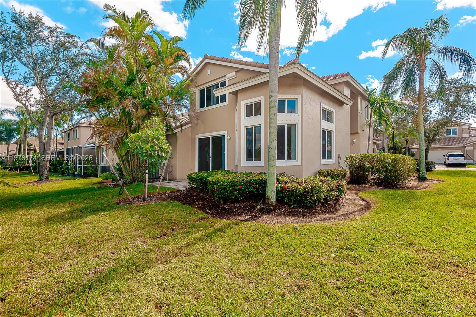 HOLLYWOOD LAKES COUNTRY C - Residential Lease