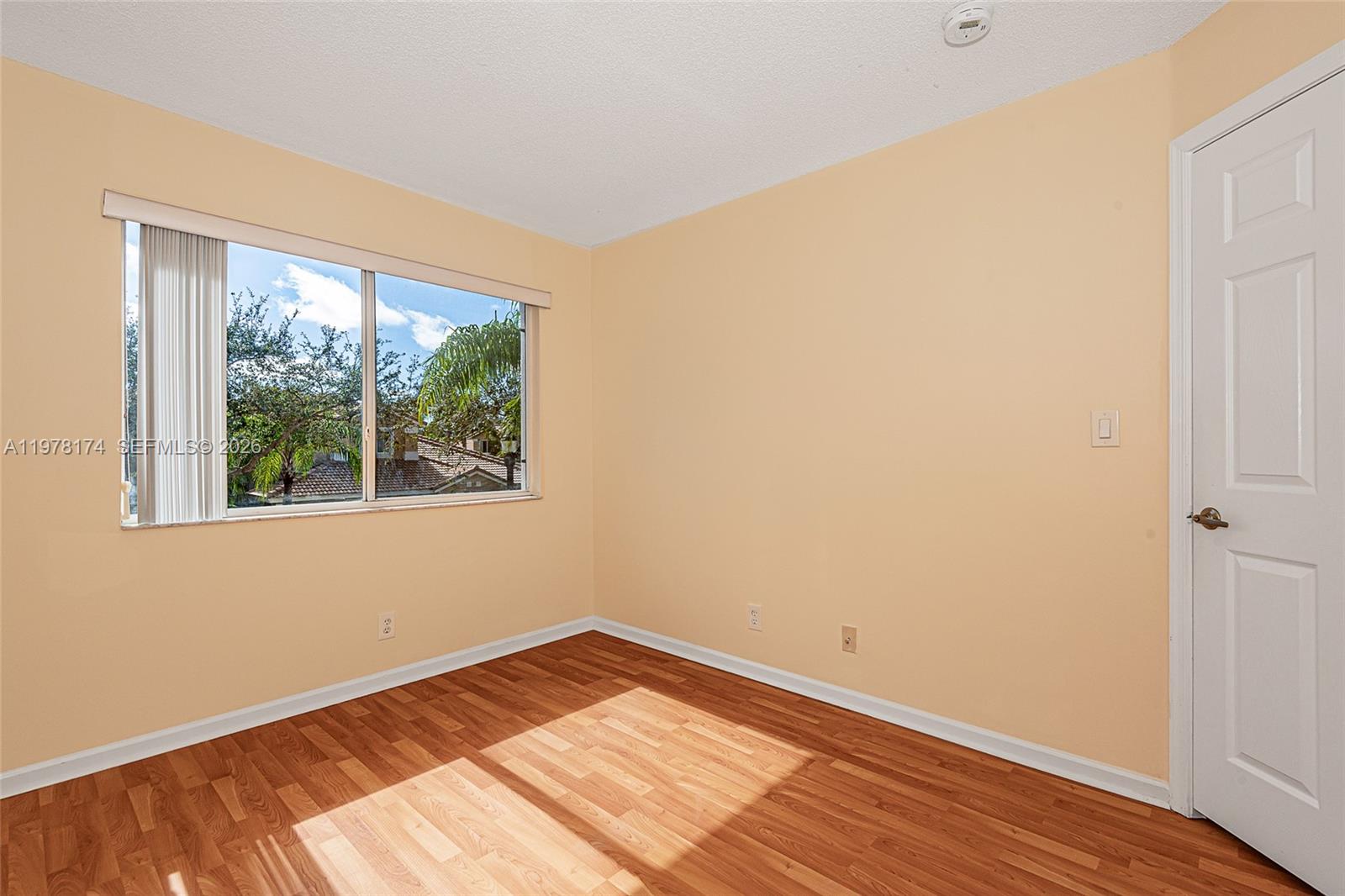 HOLLYWOOD LAKES COUNTRY C - Residential Lease