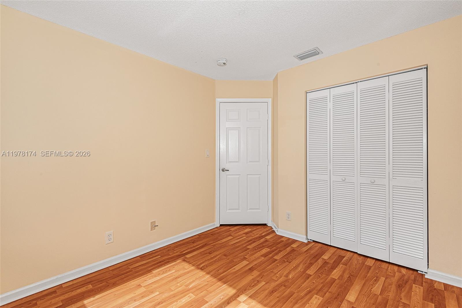 HOLLYWOOD LAKES COUNTRY C - Residential Lease