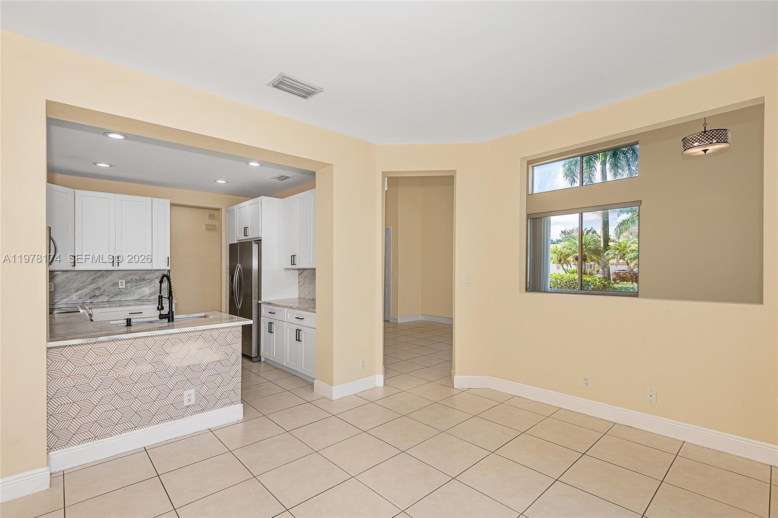 HOLLYWOOD LAKES COUNTRY C - Residential Lease