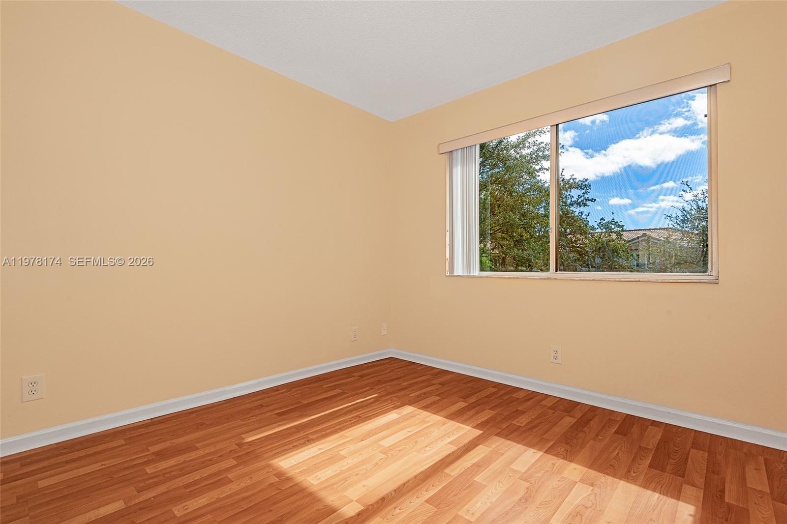 HOLLYWOOD LAKES COUNTRY C - Residential Lease