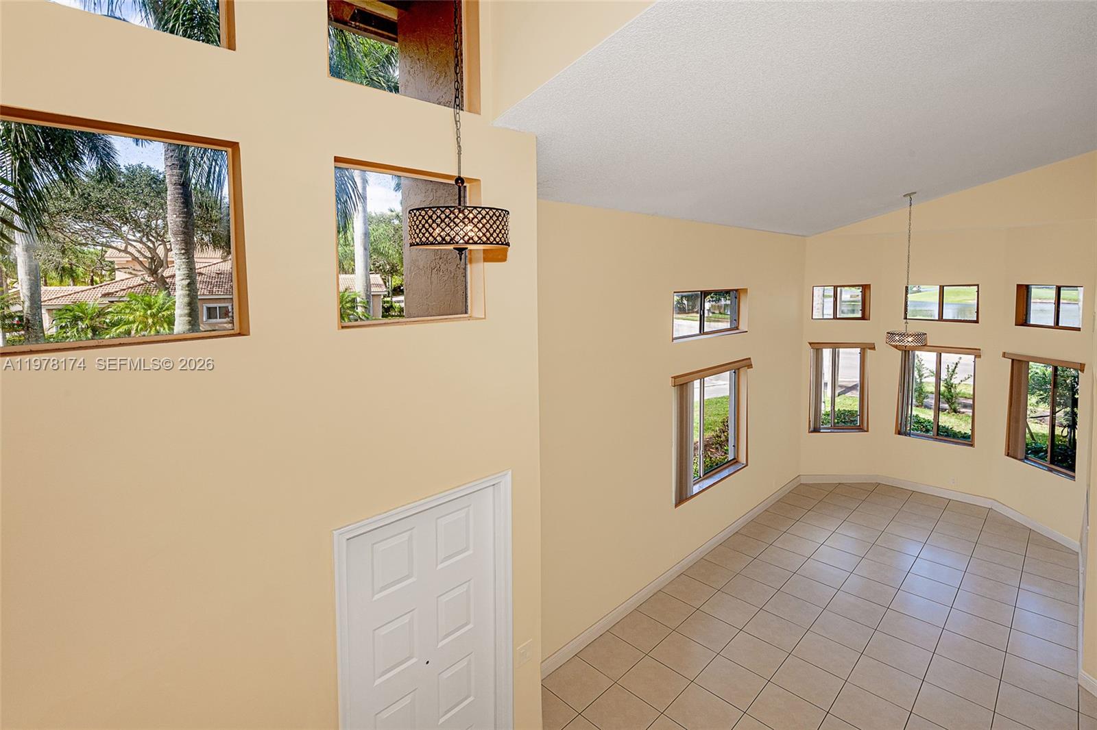 HOLLYWOOD LAKES COUNTRY C - Residential Lease