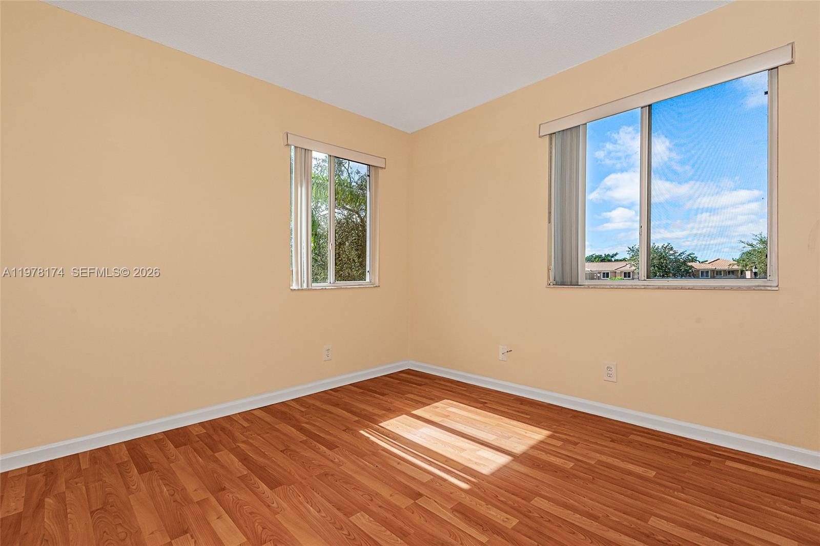 HOLLYWOOD LAKES COUNTRY C - Residential Lease