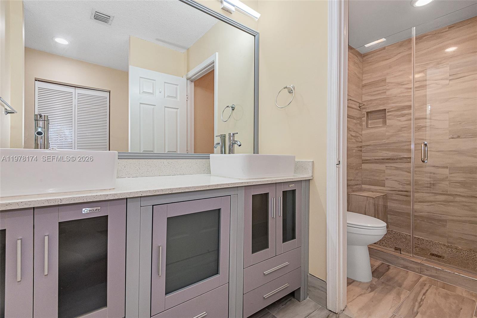 HOLLYWOOD LAKES COUNTRY C - Residential Lease