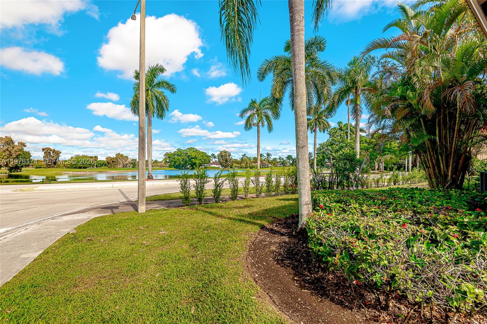 HOLLYWOOD LAKES COUNTRY C - Residential Lease