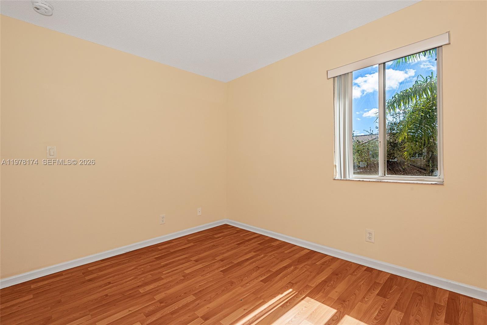 HOLLYWOOD LAKES COUNTRY C - Residential Lease