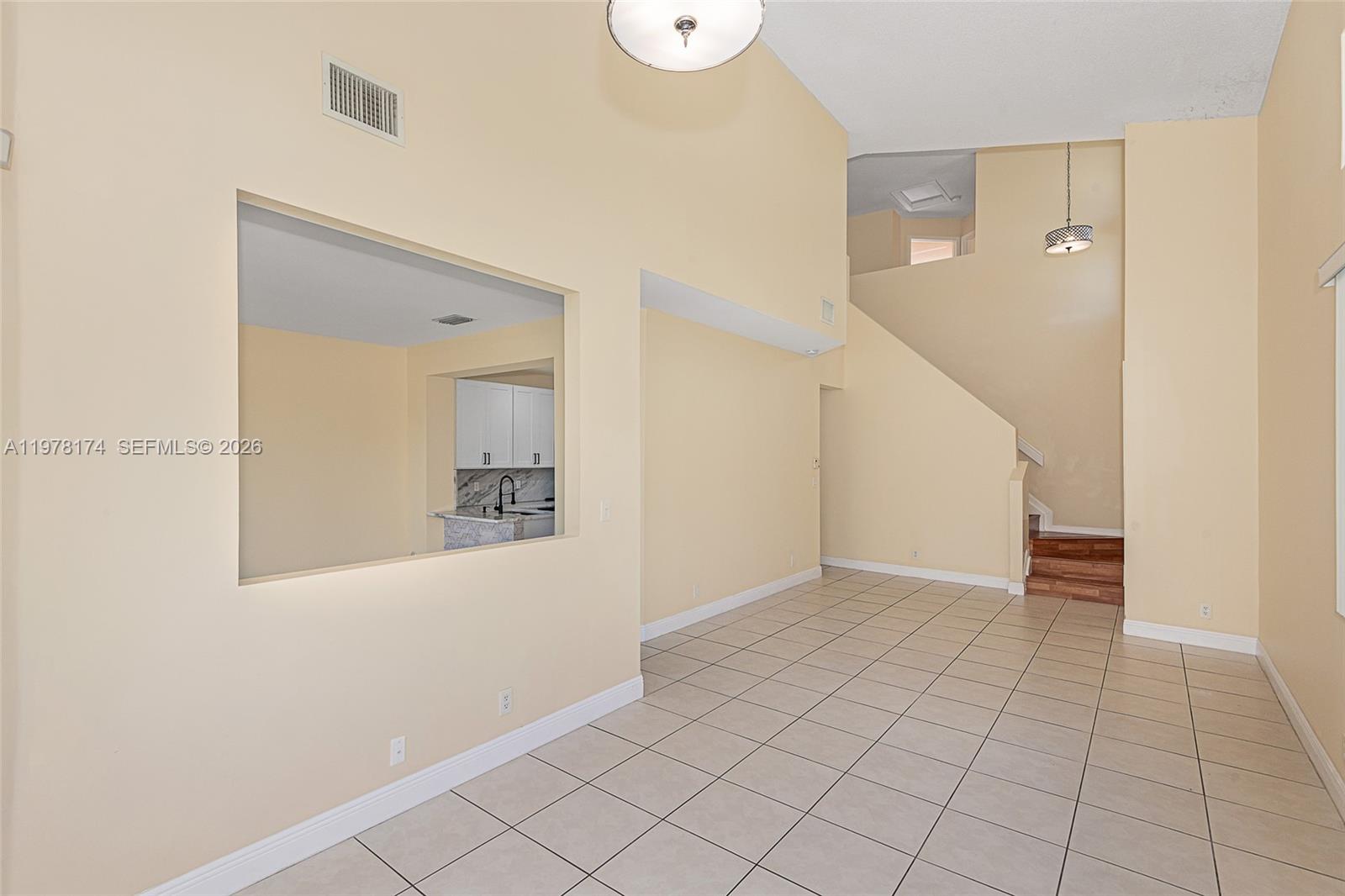 HOLLYWOOD LAKES COUNTRY C - Residential Lease