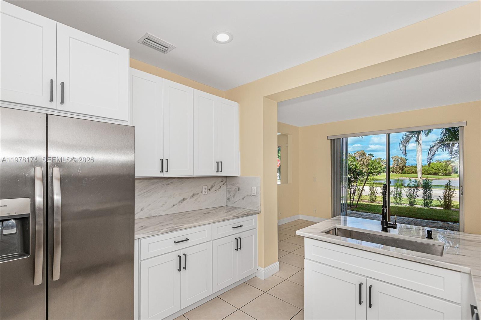 HOLLYWOOD LAKES COUNTRY C - Residential Lease