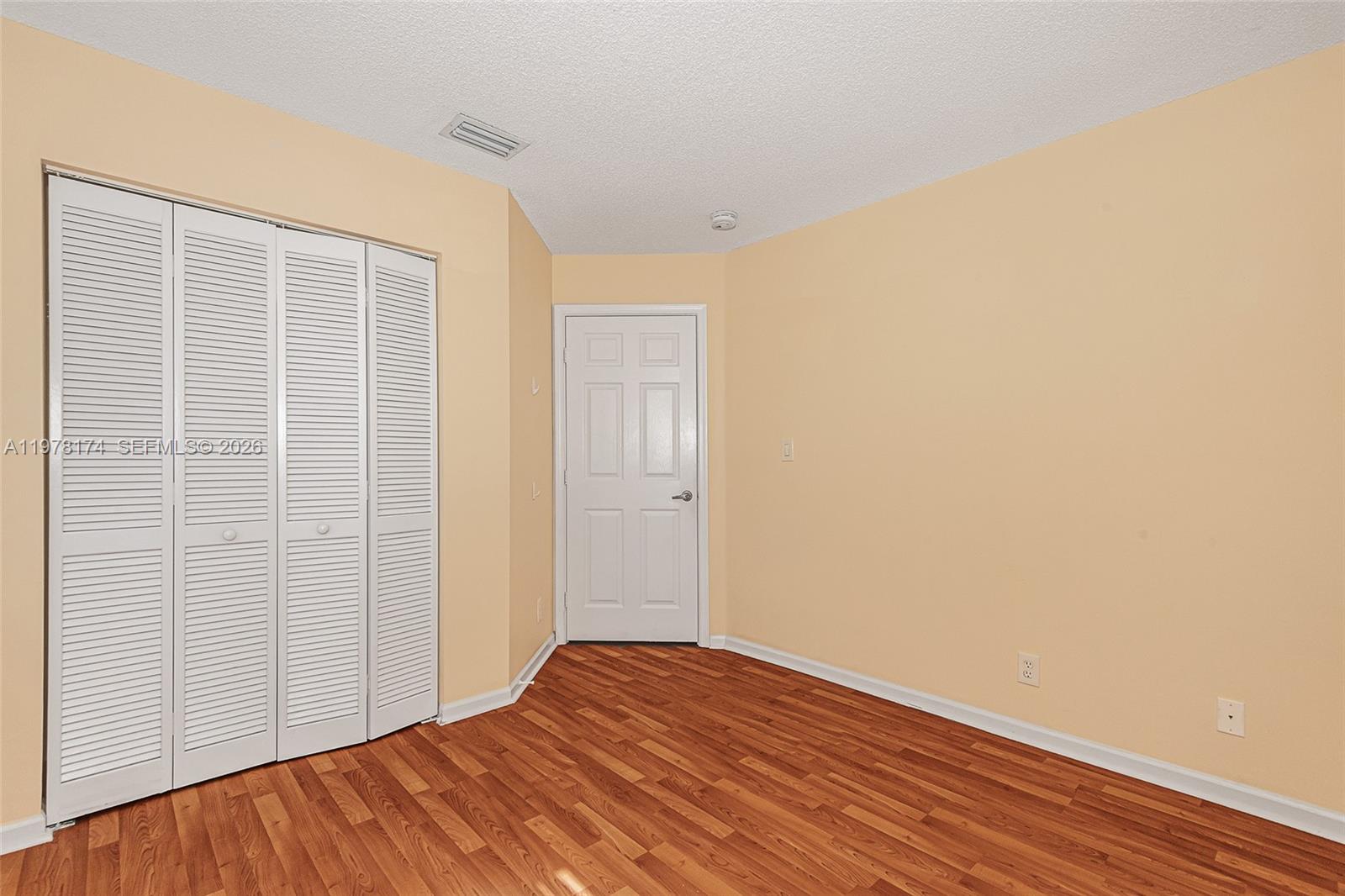 HOLLYWOOD LAKES COUNTRY C - Residential Lease