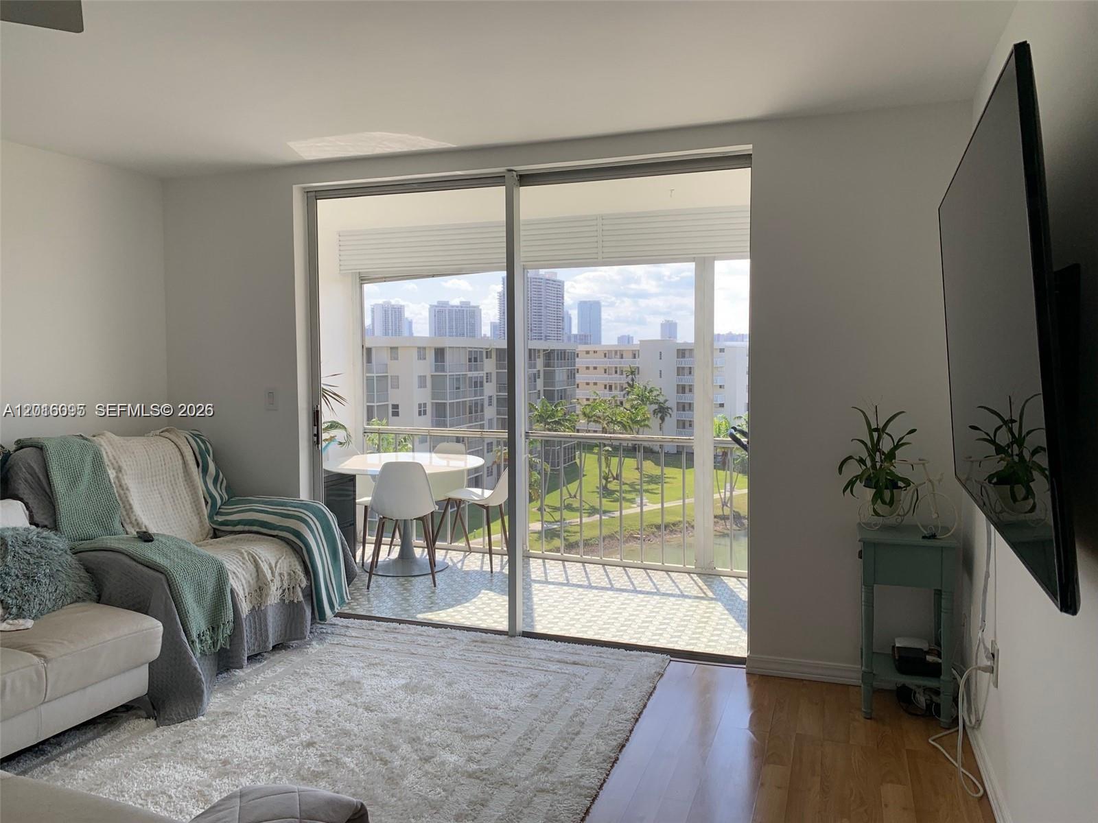 2851 Leonard Dr J603