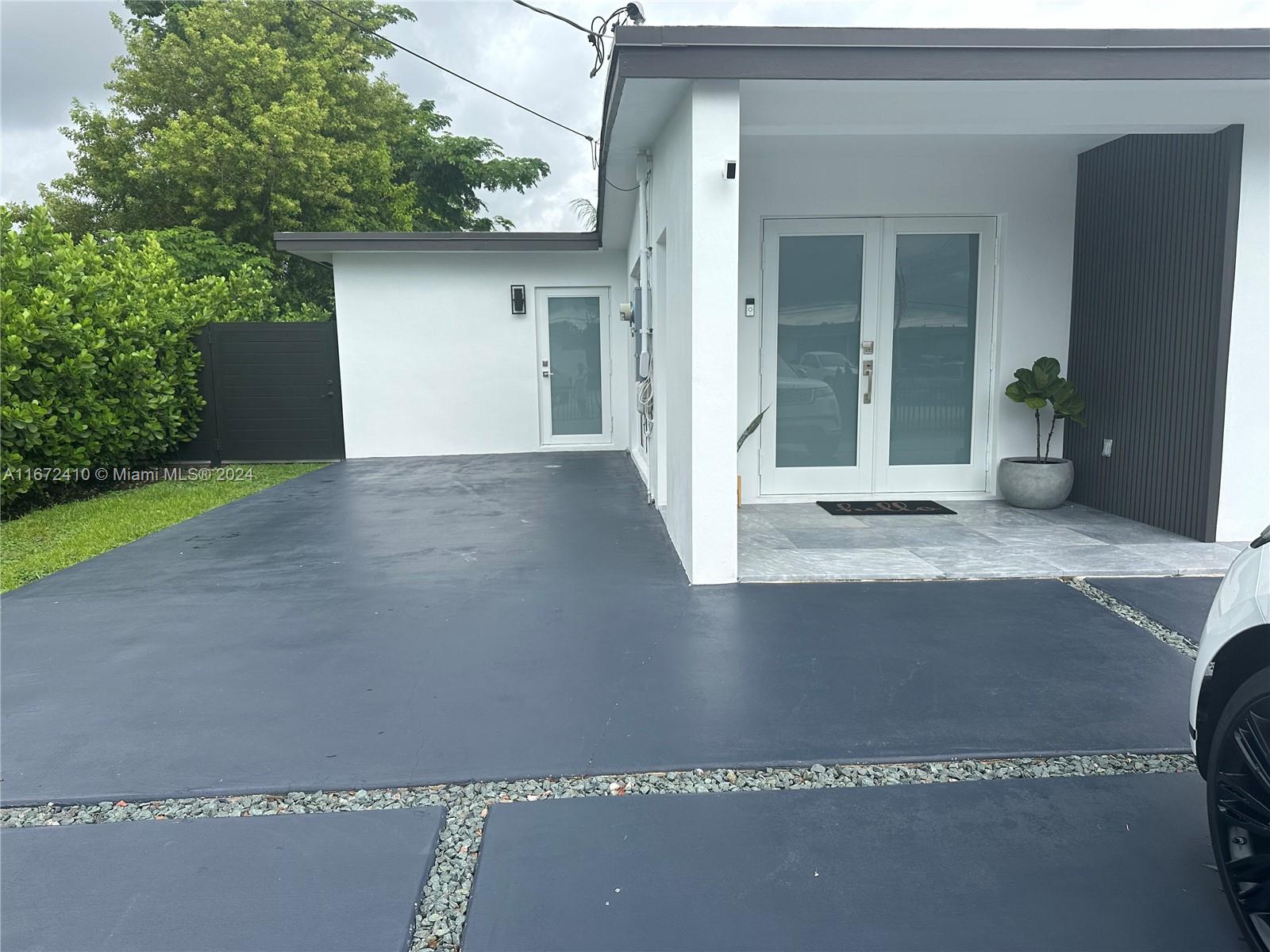 Rental Property at 10705 Sw 52nd Ter, Miami, Broward County, Florida - Bedrooms: 4 
Bathrooms: 3  - $5,500 MO.