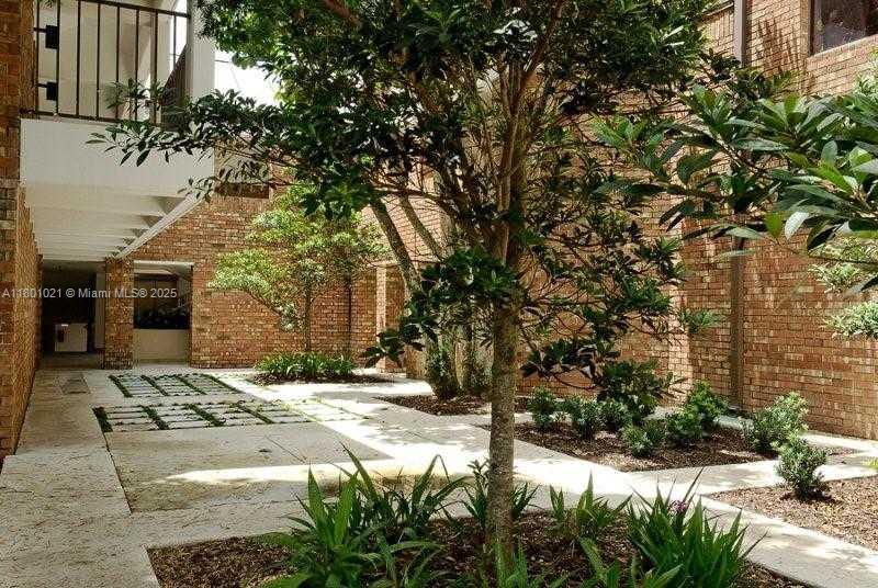 TOWERS QUAYSIDE CT-YARD V - Residential