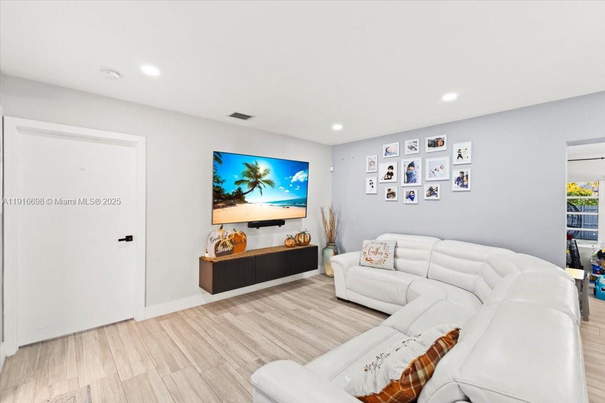 PALM SPRINGS NORTH SEC C - Residential