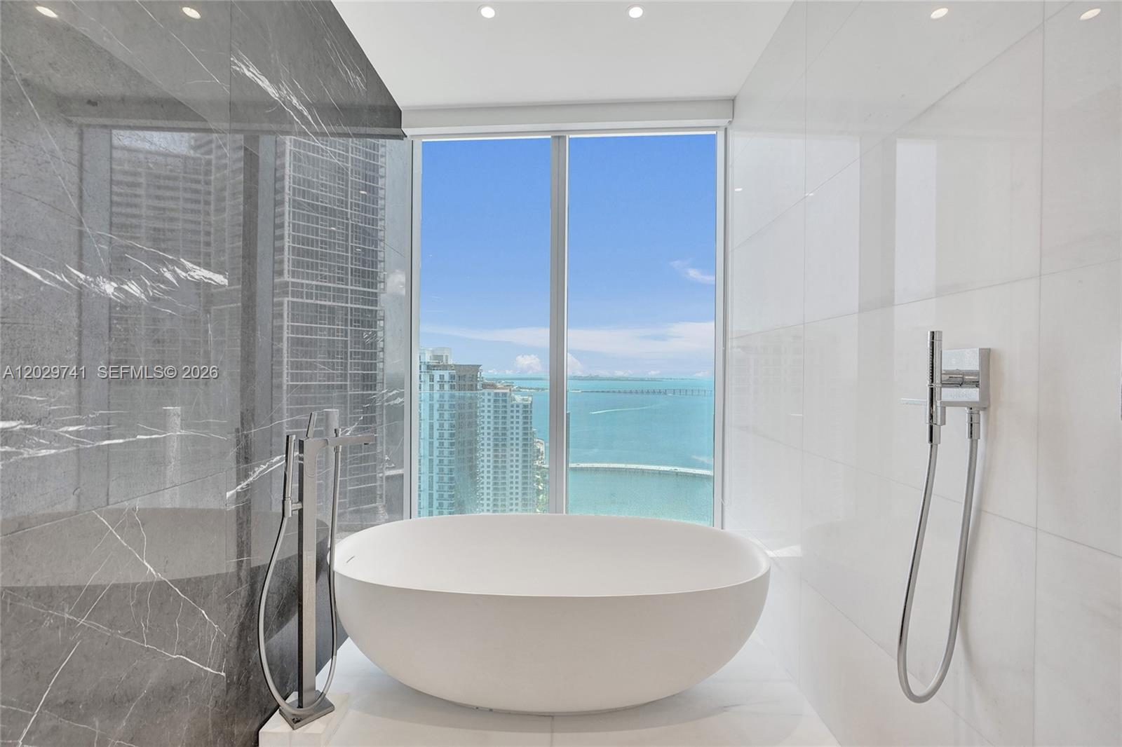 ASTON MARTIN RESIDENCES - Residential