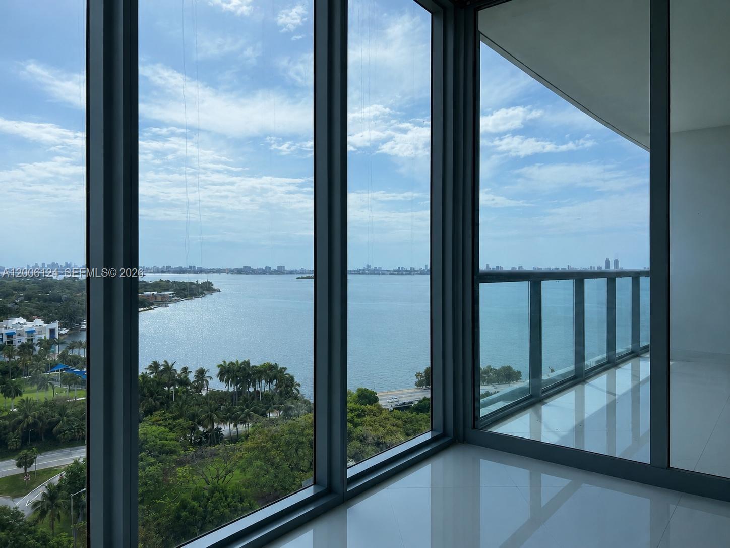 BLUE CONDO - Residential