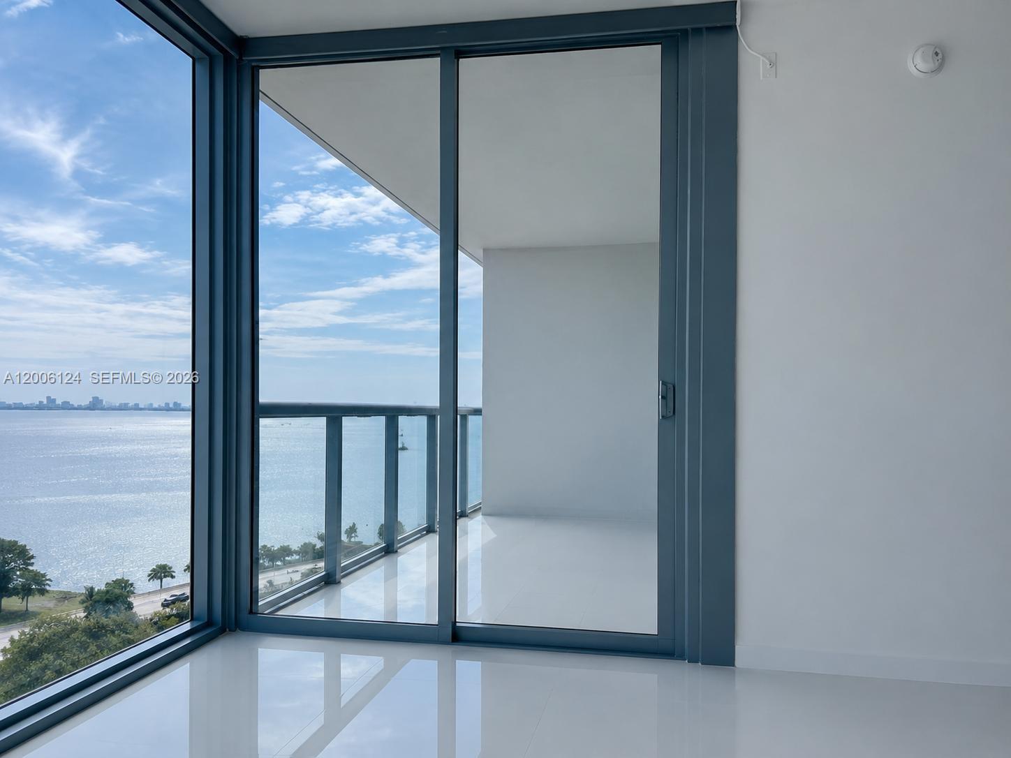 BLUE CONDO - Residential