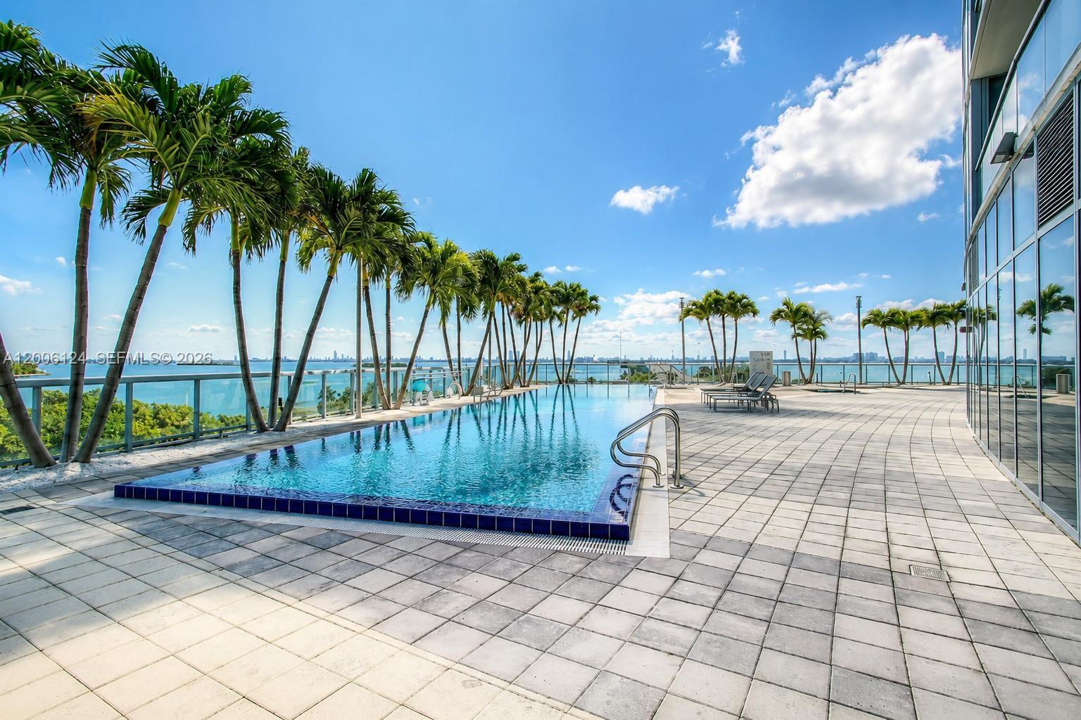 BLUE CONDO - Residential