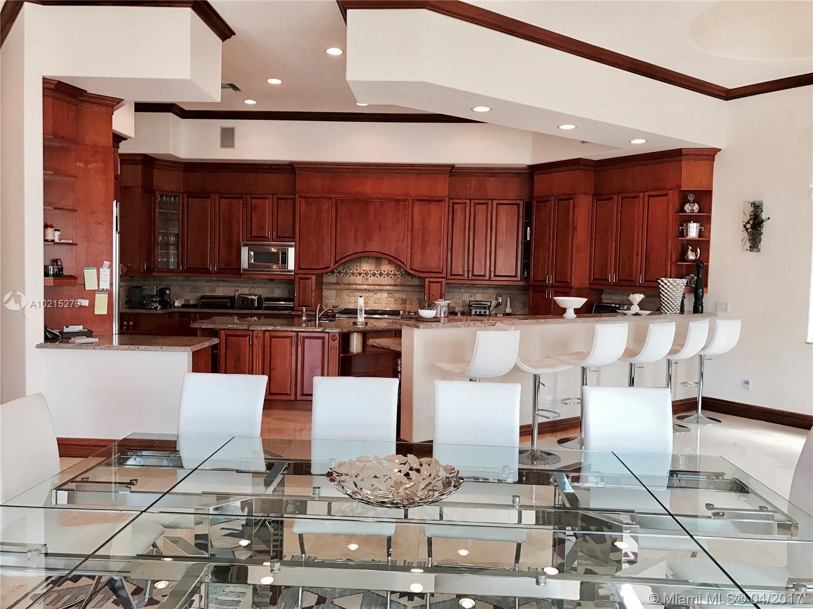 35 51 42 & 2 52 42 GOLDEN - Residential