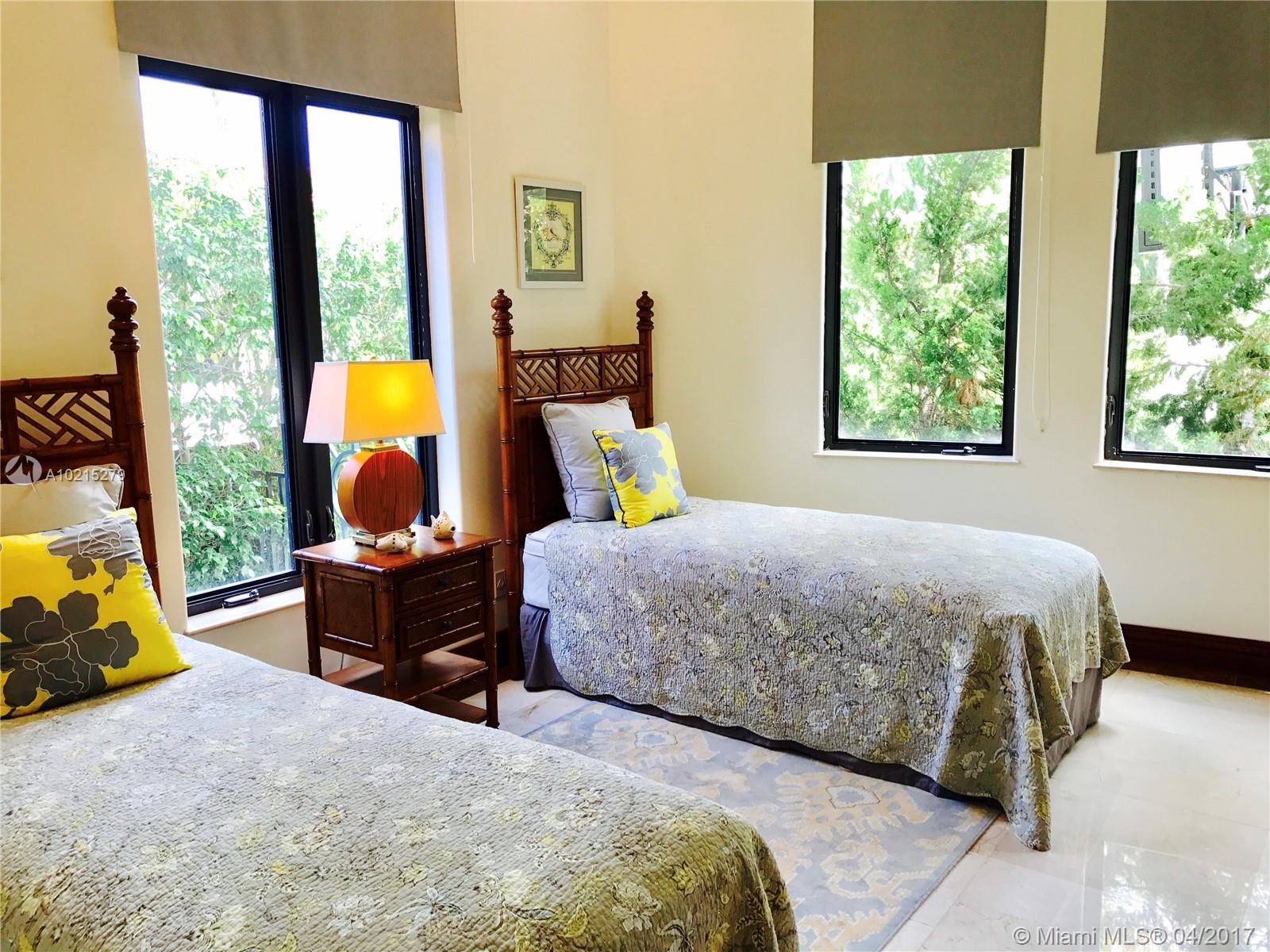 35 51 42 & 2 52 42 GOLDEN - Residential