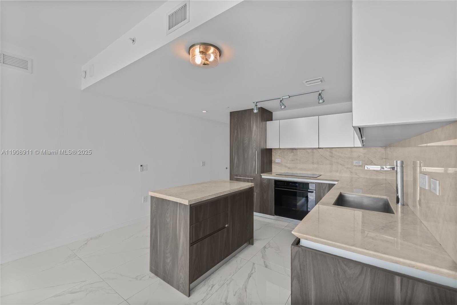 ONE PARAISO CONDO - Residential