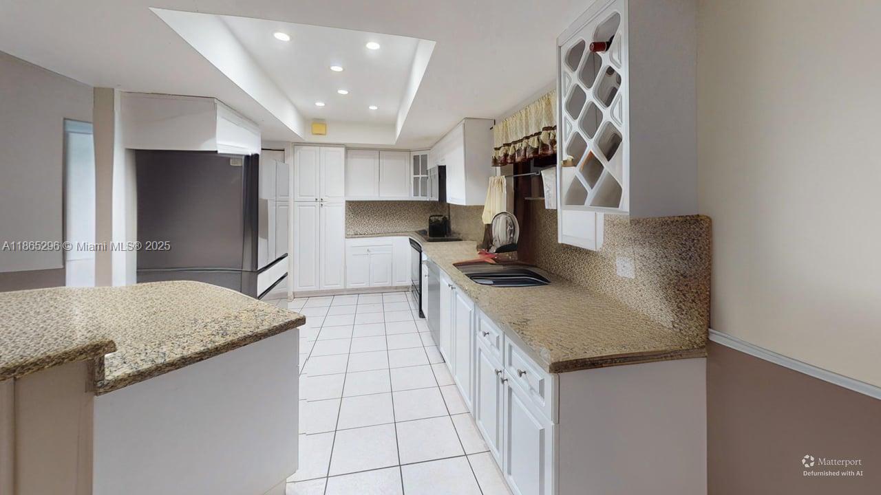 LAKES OF THE MEADOW SEC 4 - Residential