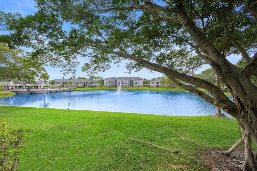 LARGE 2BDR - 2BA. SECOND FLOOR UNIT WITH BEAUTIFUL LAKE VIEW, LAMINATE FLOORS, WALK IN CLOSETS, WASHER AND DRYER INSIDE THE UNIT. QUIET GATED COMMUNITY WITH TENIS COURTS, SWIMMING POOL, FITNESS CENTER, RECREATIONAL AREAS.  CLOSE TO SHOPPING CENTERS AND RESTAURANTS. STYLO COMMUNITY RESORT