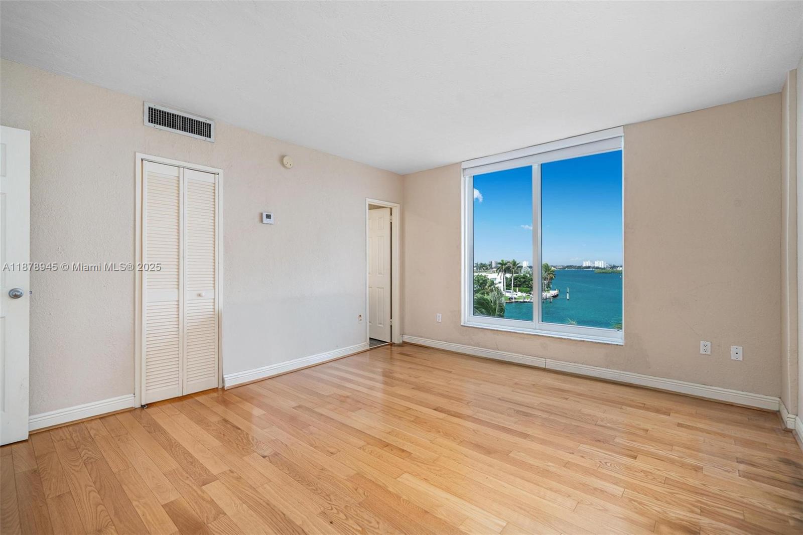 ISLAND POINTE CONDO - Residential