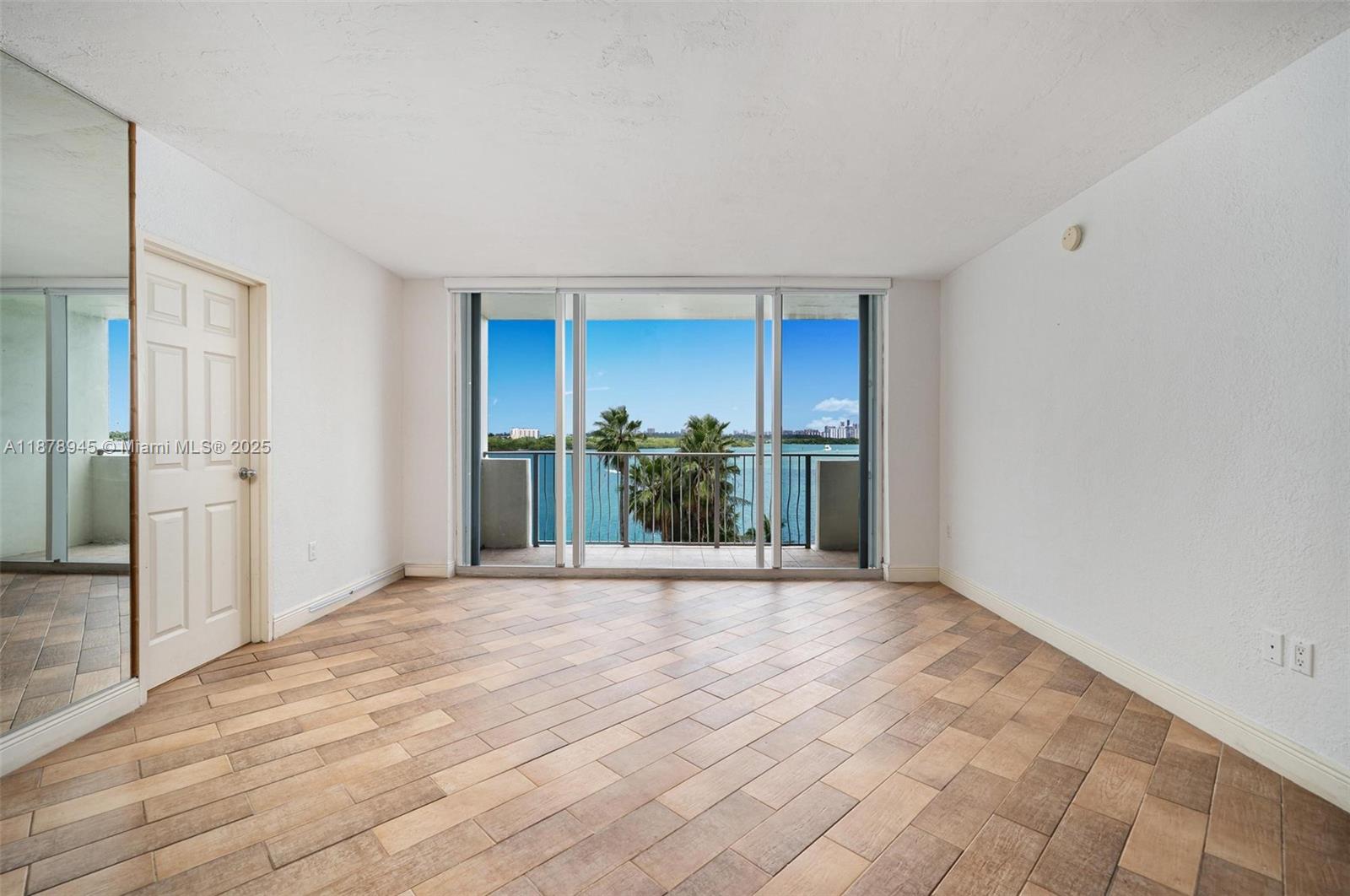 ISLAND POINTE CONDO - Residential