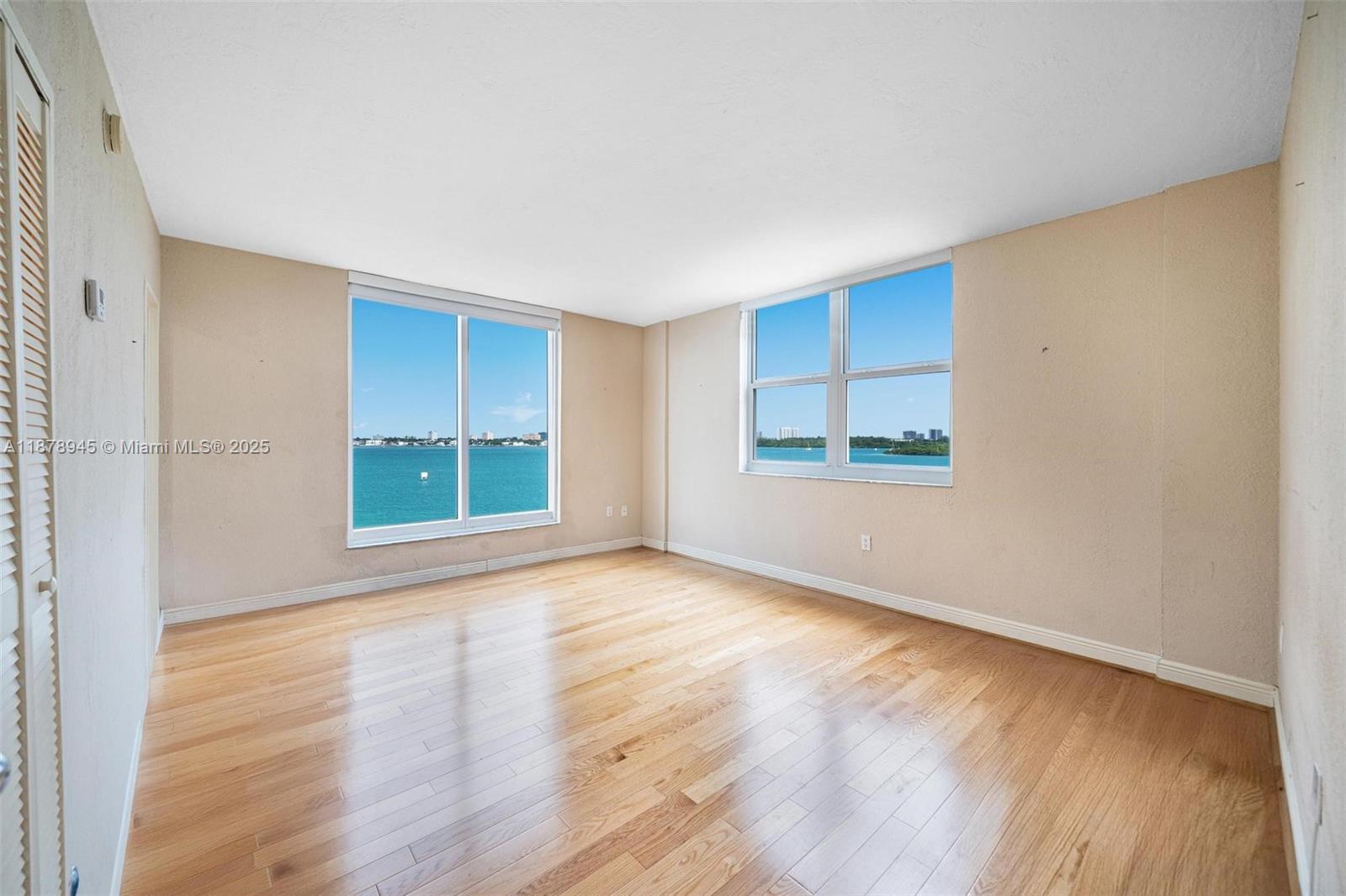 ISLAND POINTE CONDO - Residential