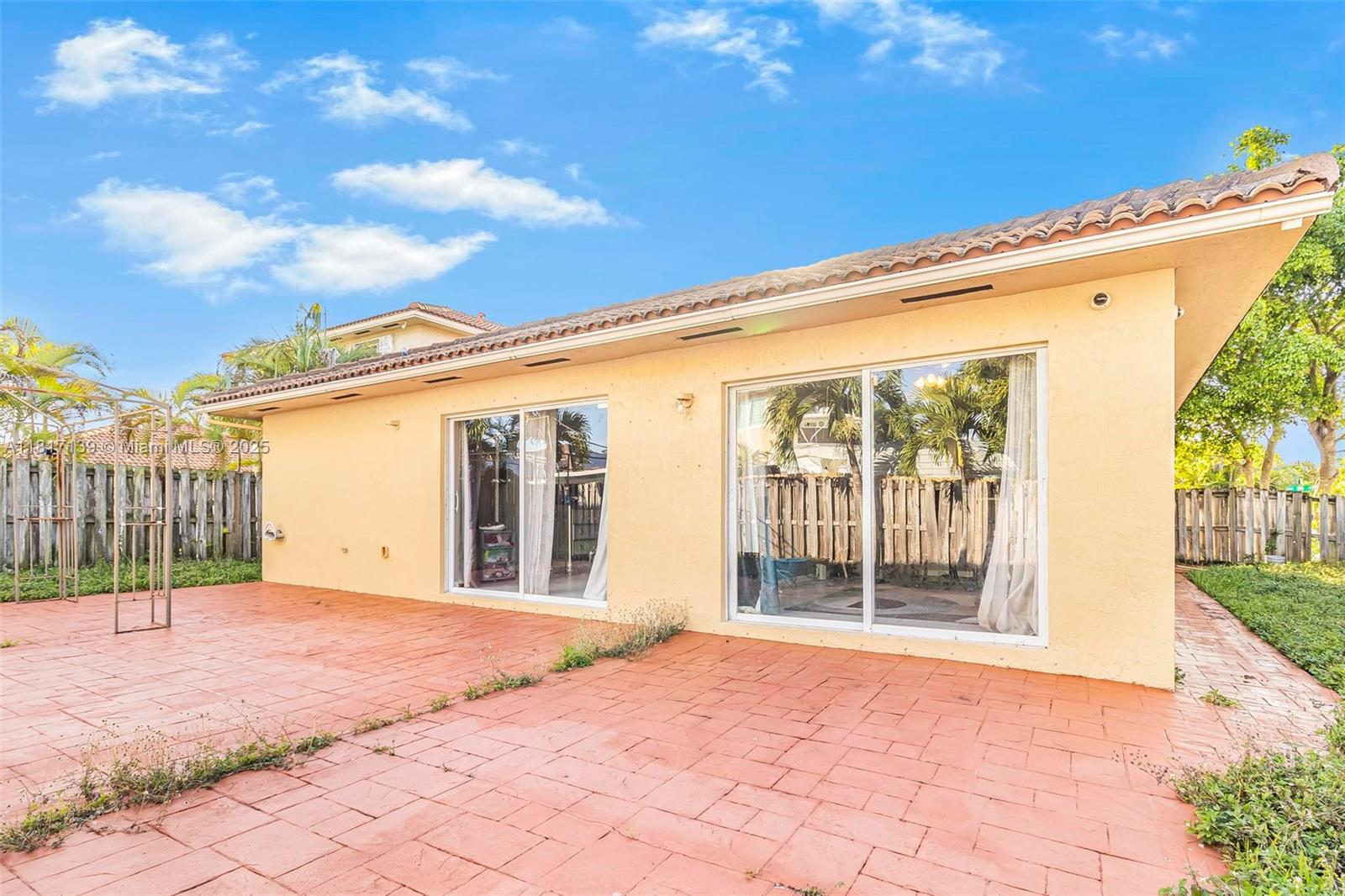 PRECIOUS HOMES AT LAKES B - Residential Lease