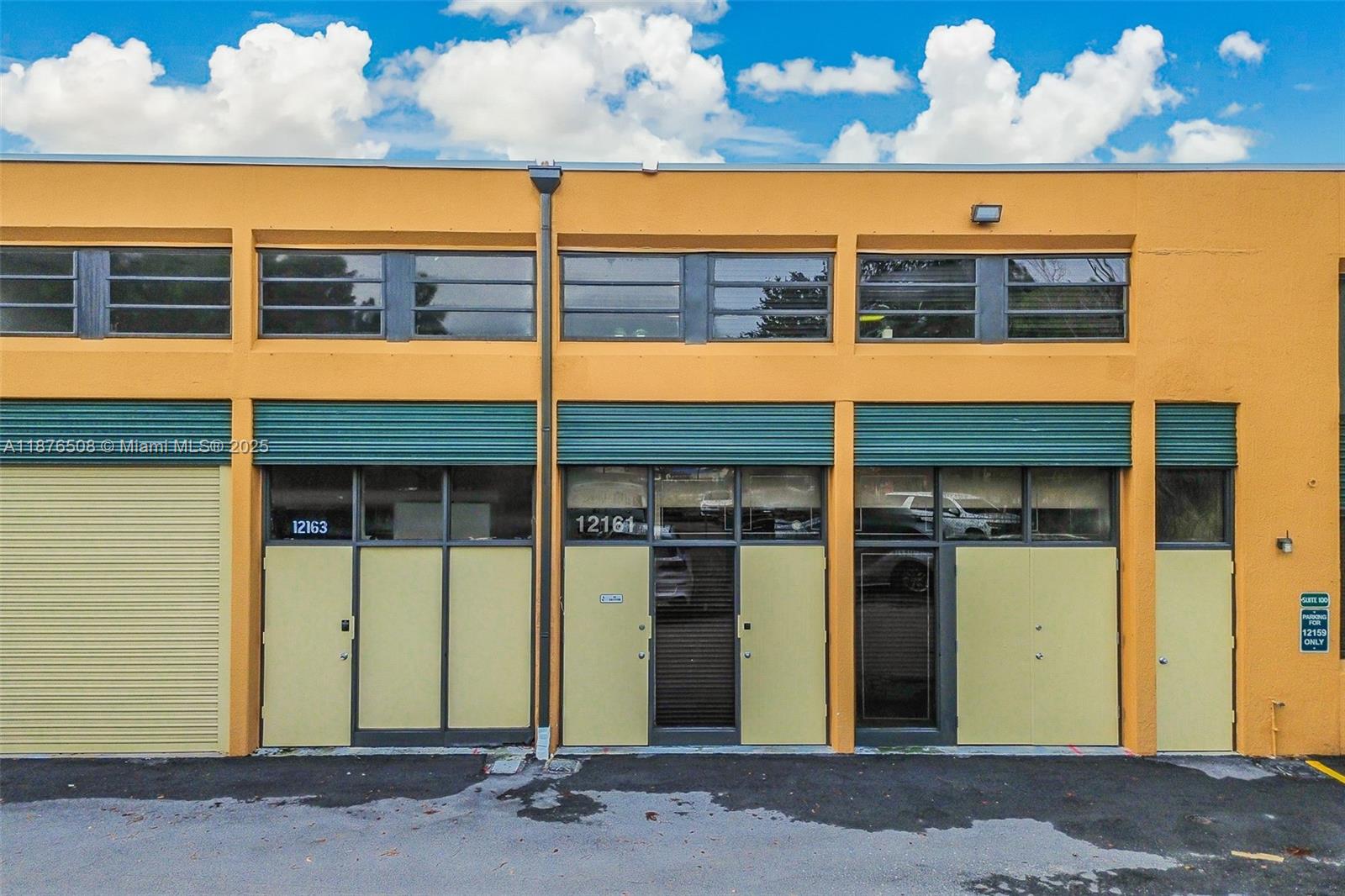 Discover an exceptional office warehouse in the Kendall Park Commercial. The first floor offers dedicated warehouse space, complete with a half bathroom and kitchenette, while the second floor is fully equipped with office space and an additional half bathroom. This layout is designed to effectively support your company's operational needs. Don’t miss the opportunity to elevate your business in this prime location!